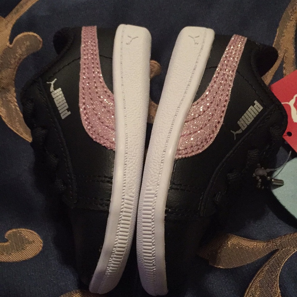 Kinder Fit Black Leather and Pink Glitter Pumas - Picture 7 of 7